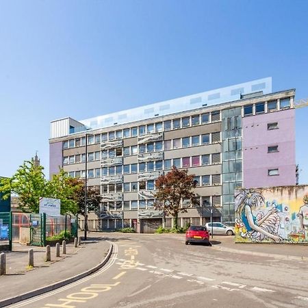 Trendy, Urban Open Plan Apartment Bristol Eksteriør bilde