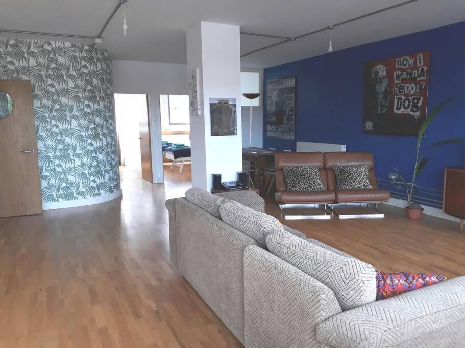 Trendy, Urban Open Plan Apartment Bristol Eksteriør bilde