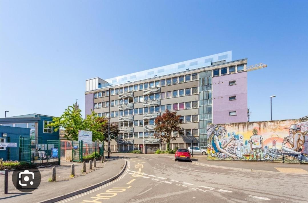Trendy, Urban Open Plan Apartment Bristol Eksteriør bilde